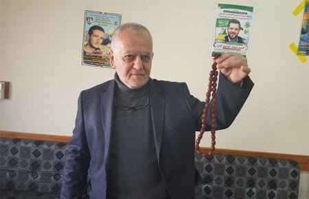 ﻿مسبحة من نواة الخوخ… حباتها تروي تاريخ الشعب الفلسطيني جيلا بعد جيل